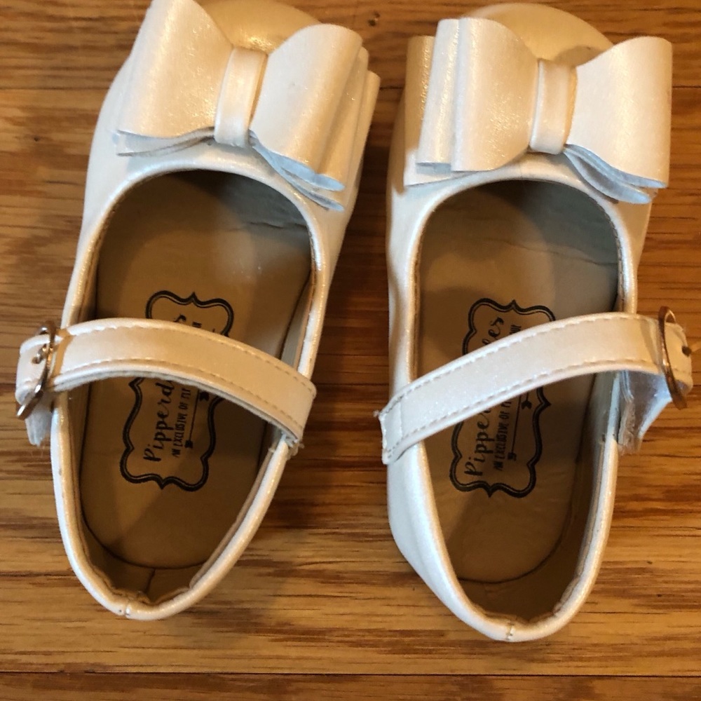 Pipperdoodles cream shoes with bow
